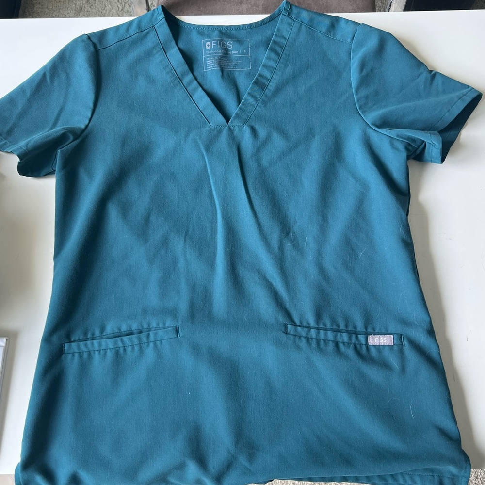 Figs Scrub Top
